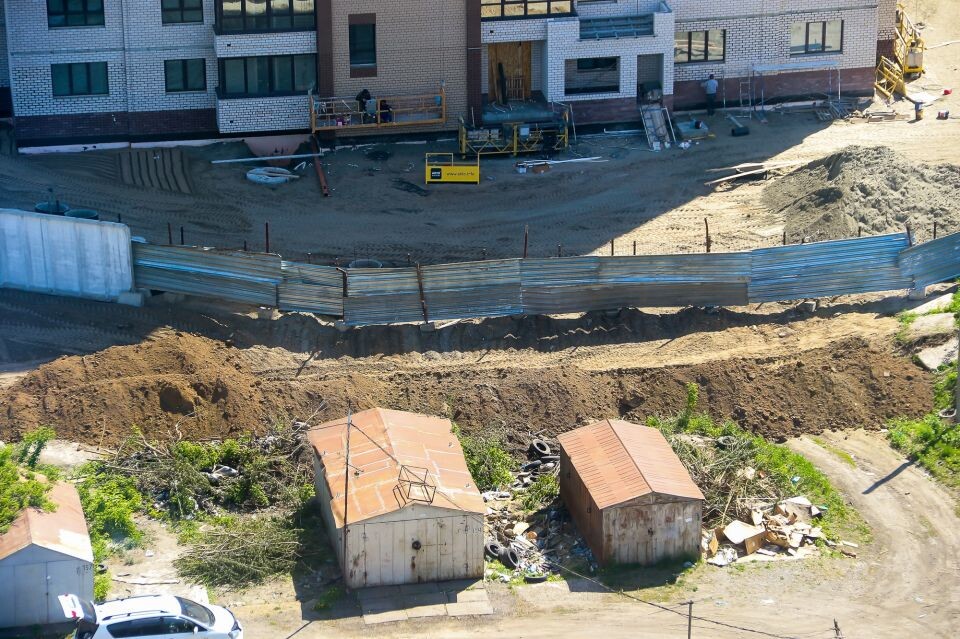    Гаражи на территории будущего парка. Источник: Виталий Барабаш