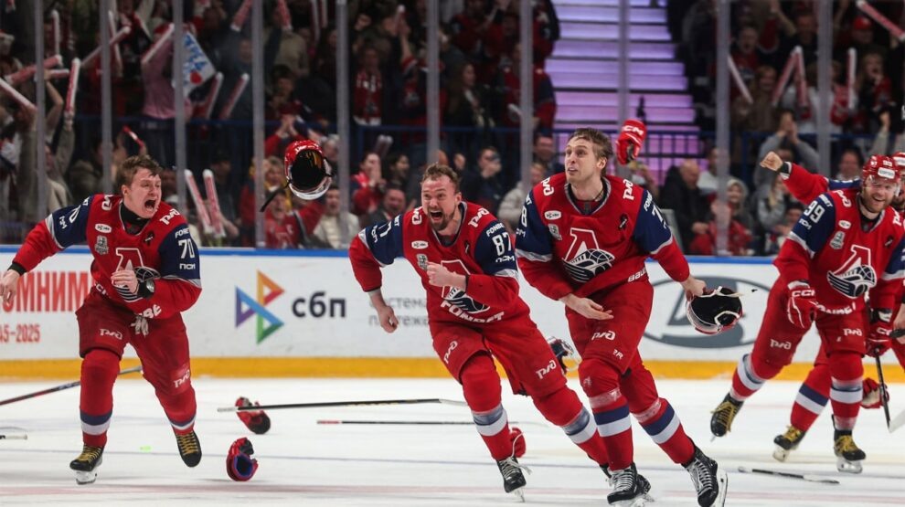    Максим Шалунов — автор золотой шайбы. Фото: соцсети ХК «Локомотив»