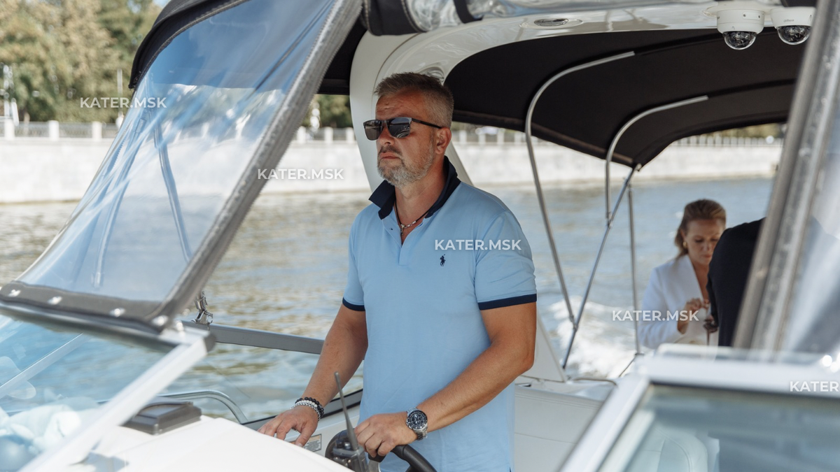 яхта БОННИ  на прогулке по Москве-реке / Катер МСК