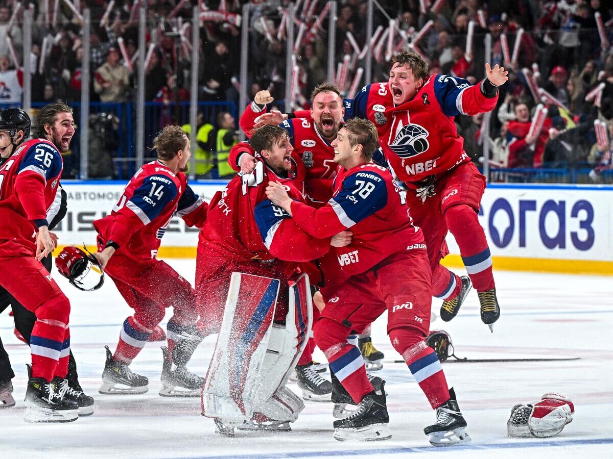    Игроки ХК "Локомотив"© РИА Новости / Сергей Бобылев