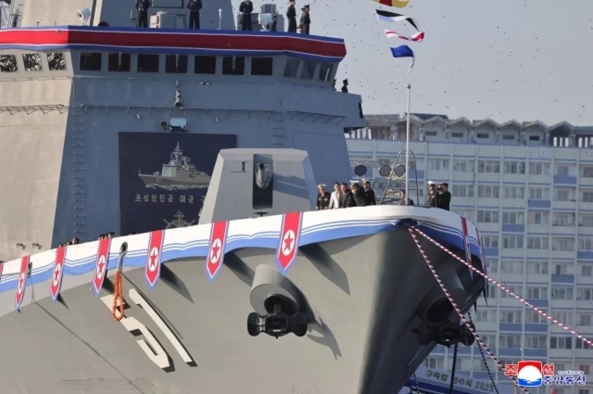    В КНДР произошла авария при спуске нового эсминца в присутствии Ким Чен Ына