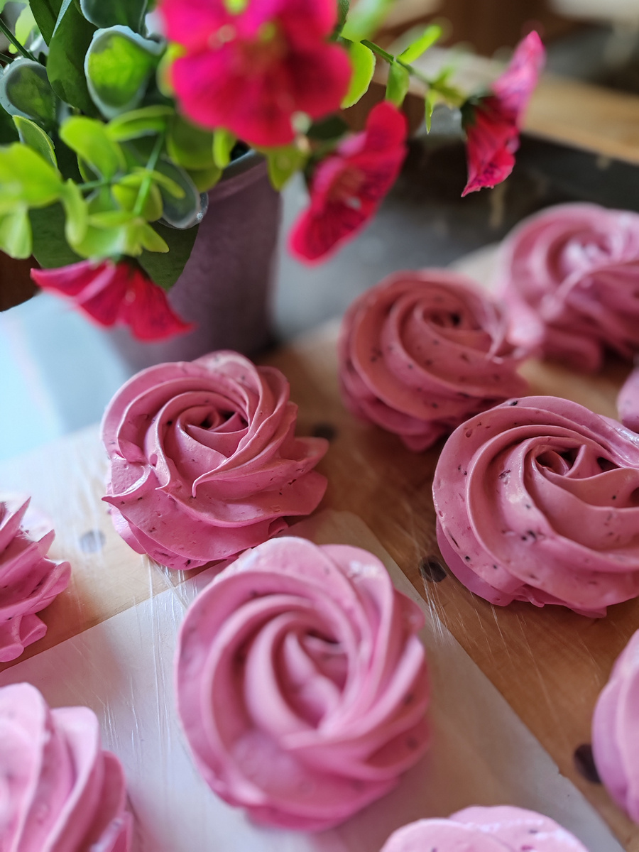 Да, я купила ещё два цветка в Фикспрайсе, один себе, другой маме. 