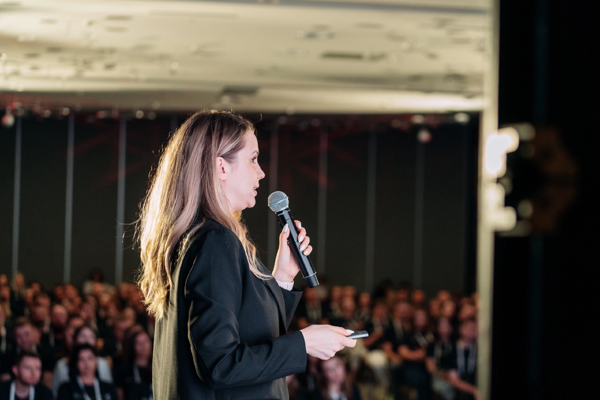 Нина Васалатий, карьерный консультант, за 12 лет помогла 1600+ людям найти работу мечты: http://nina-career.ru/