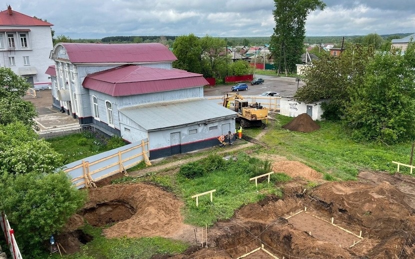    Строительство нового ж/д вокзала началось в Кизнере