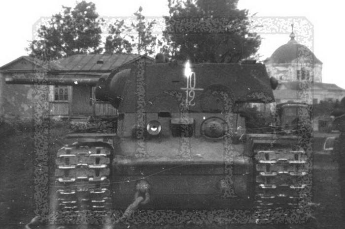 Танк КВ-1 производства ЧКЗ выпуска начала лета 1942 года в Новобелой