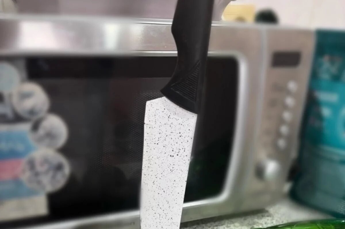    Когда школьница схватила нож, у ее отца уже посинело лицо