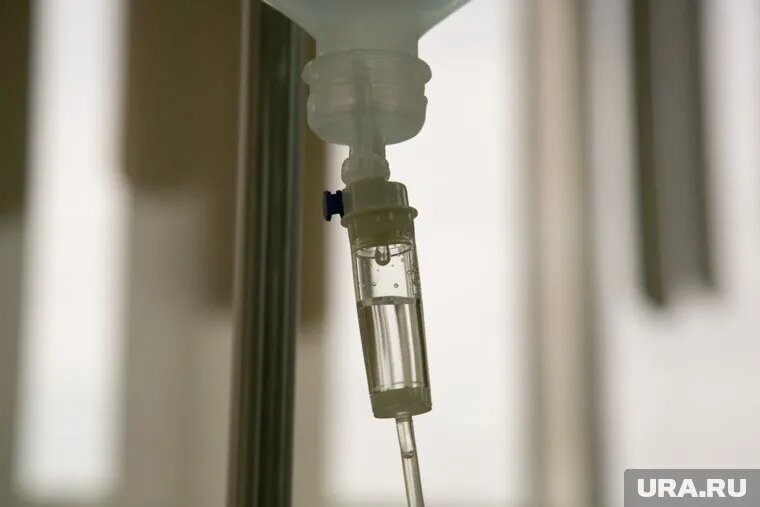 Малыш привязан к капельнице большую часть суток. Фото: Дмитрий Ткачук © URA.RU