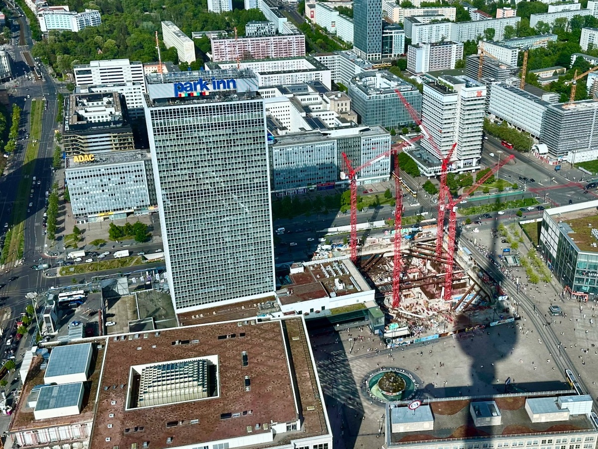 Вид на отель Park Inn с Телебашни