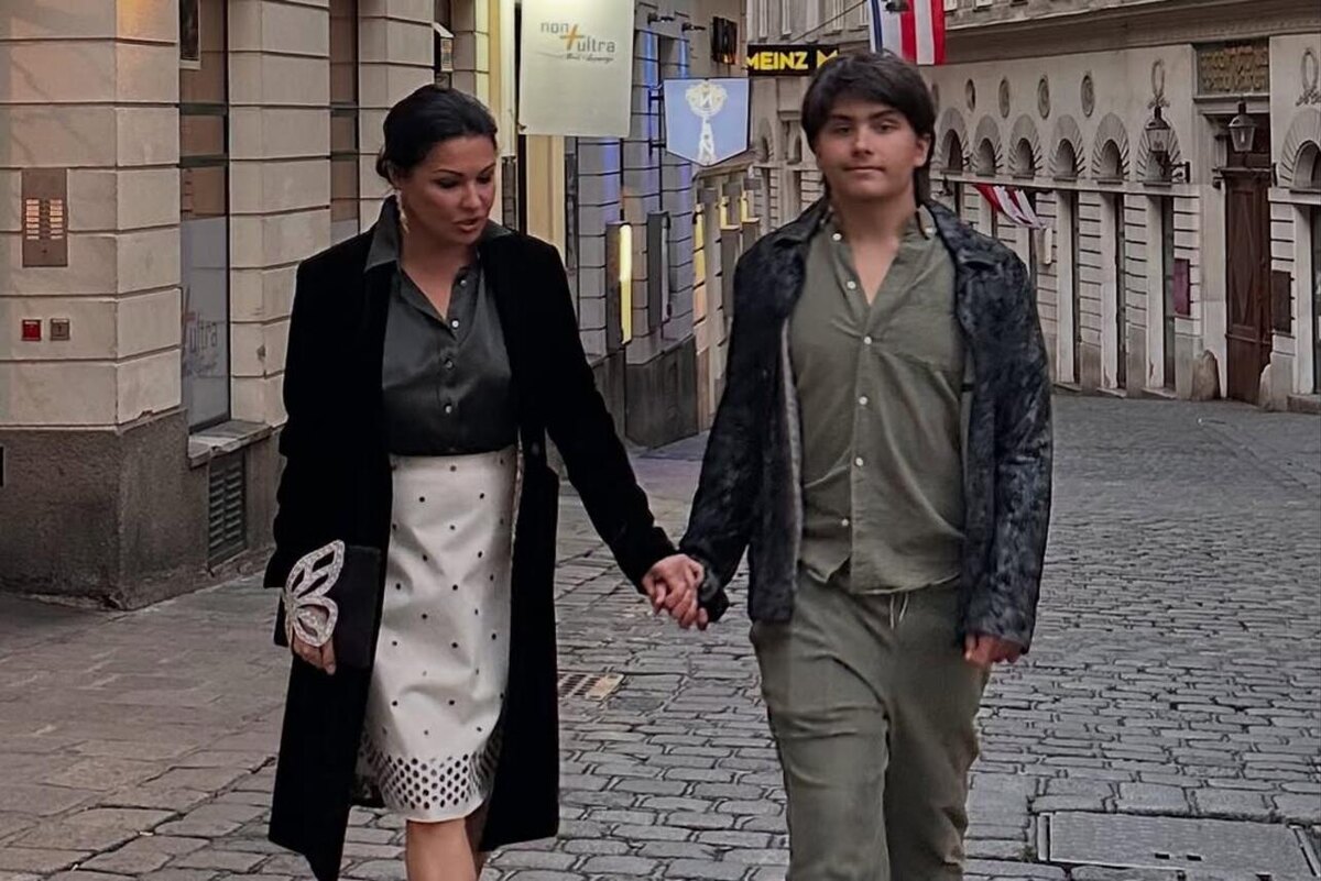    Анна Нетребко с сыном Тьяго Социальные сети