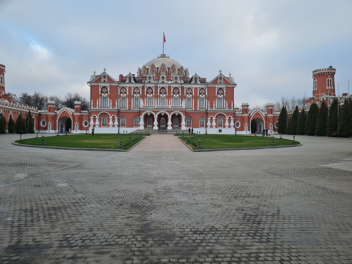 Петровский путевой дворец