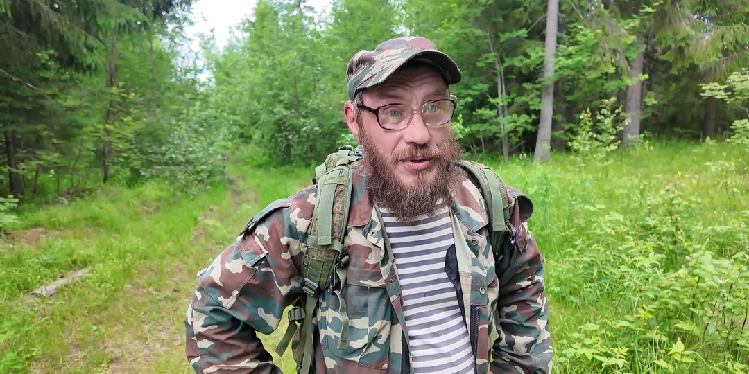 Нашли семью отшельников в заброшенной деревне. Как они живут одни в лесу?