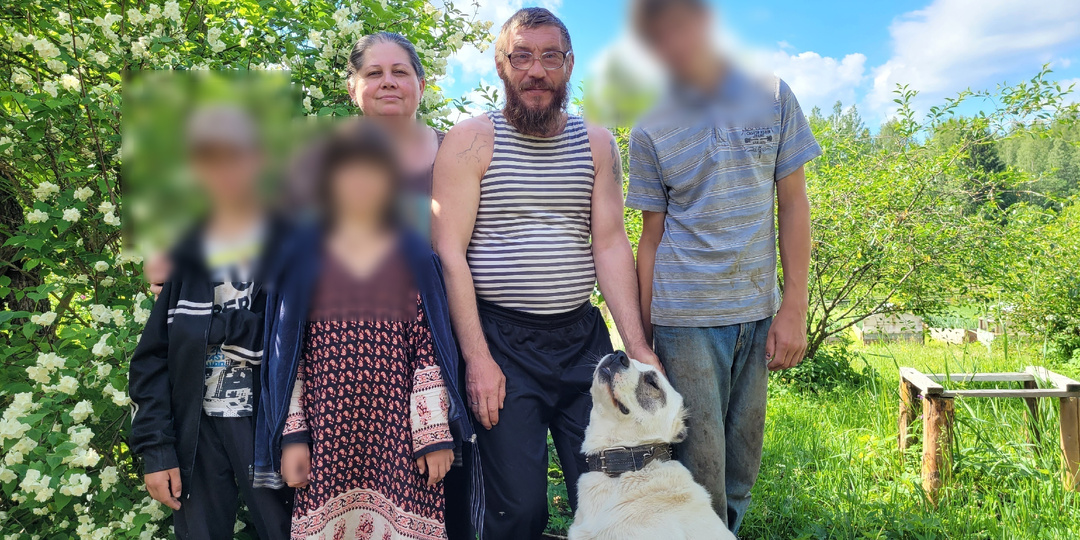 Нашли семью в заброшенной деревне. Как они живут одни в лесу?