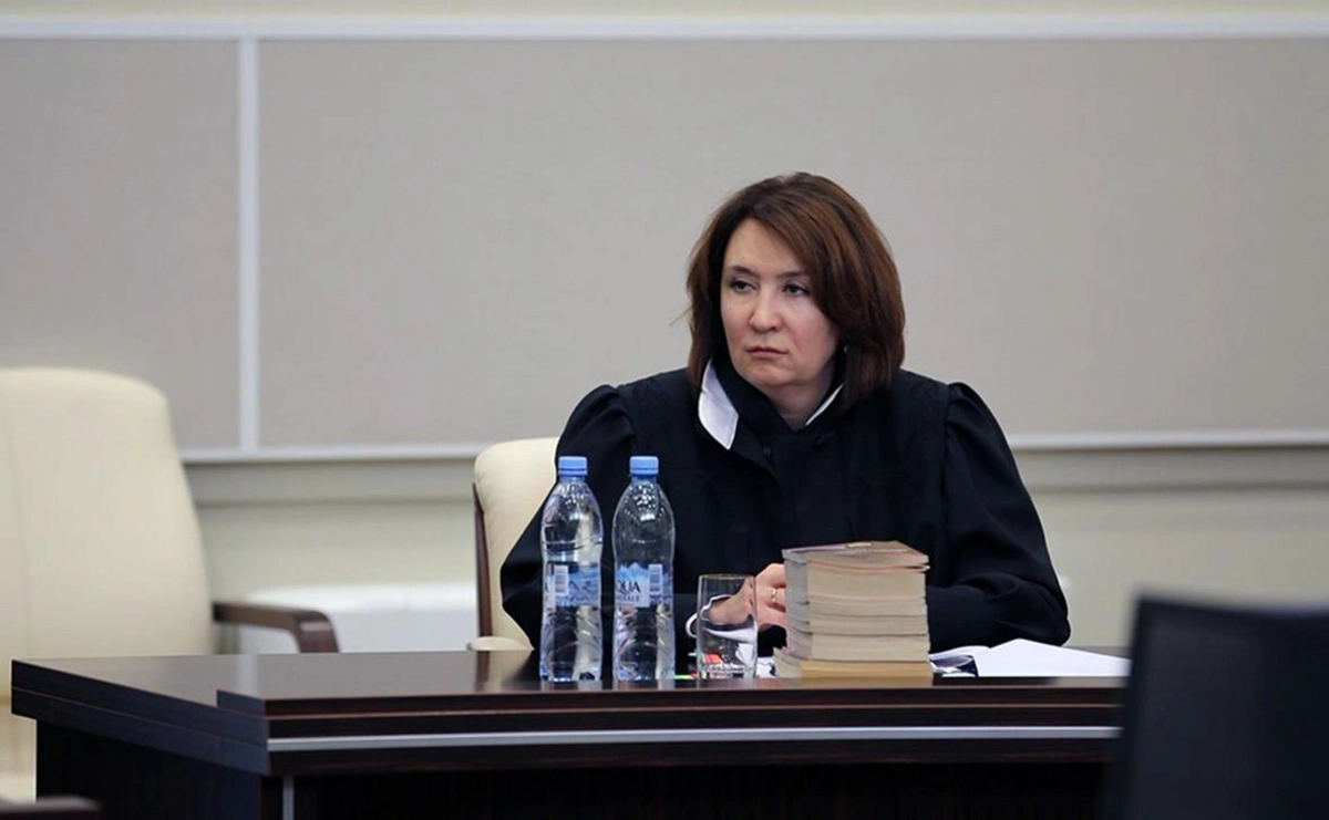 Объявленная в розыск в РФ экс-судья Елена Хахалева еще в марте покинула Азербайджан и уехала в другую страну