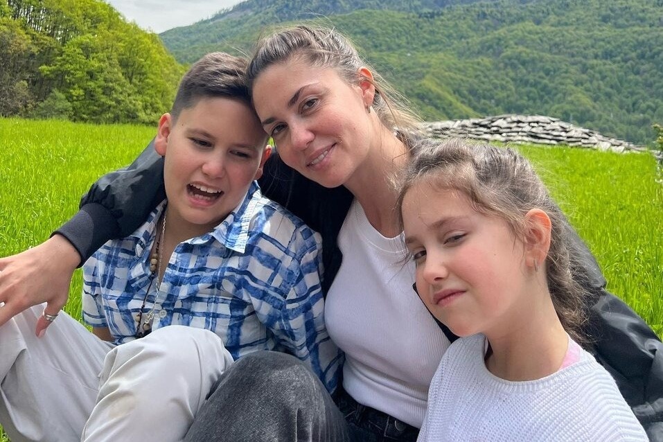Агата Муцениеце с детьми. Фото: соцсети/@agataagata