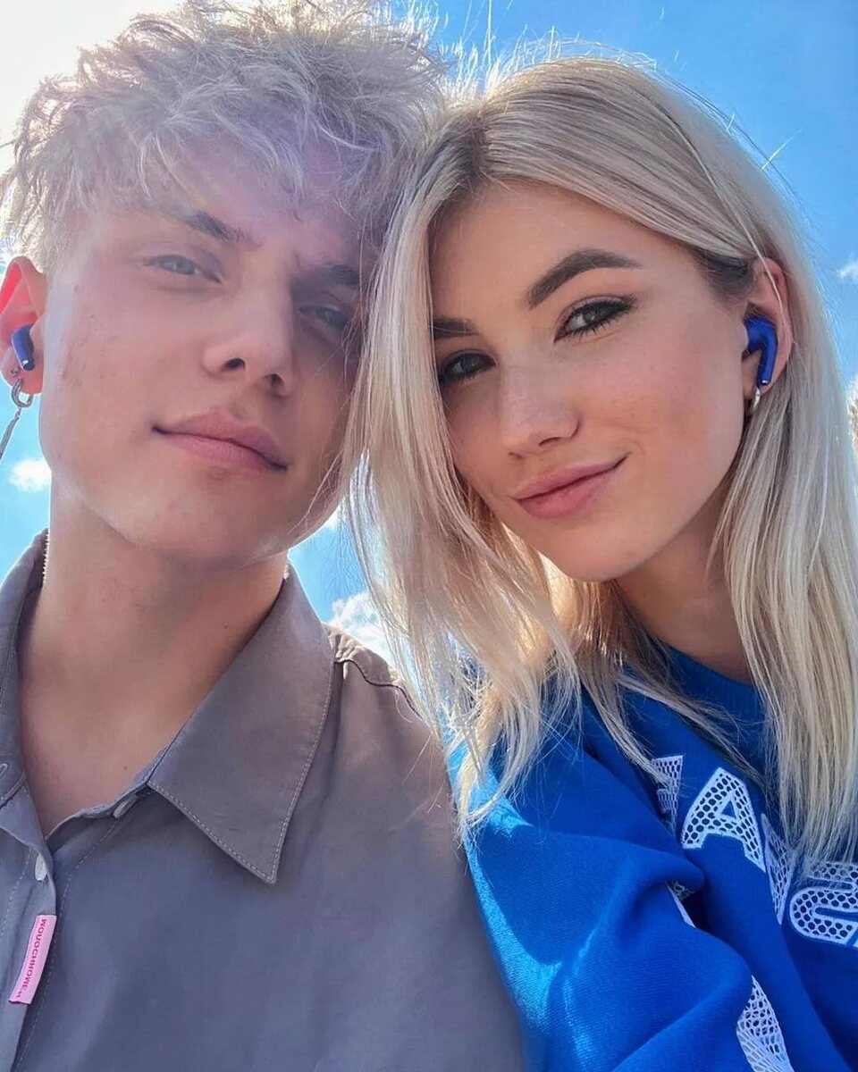 Недавние события в жизни 22-летнего Вани Дмитриенко привлекли внимание общественности и фанатов. После того как в интернете появилось видео, на котором артист целуется с актрисой Аной Пересильд, его бывшая девушка, Саша Айс, решила высказаться о своем разрыве с Ваней. В интервью она призналась, что до сих пор не может прийти в себя после окончания их отношений и оставила намек на то, что надеется, что новый роман Вани не станет причиной heartbreak для Аны. Давайте подробнее рассмотрим, что именно сказала Саша и как это может отразиться на новой паре.