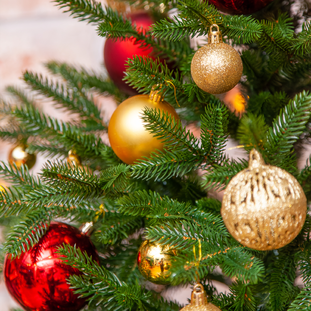 Какие бывают искусственные елки и как выбрать подходящую?