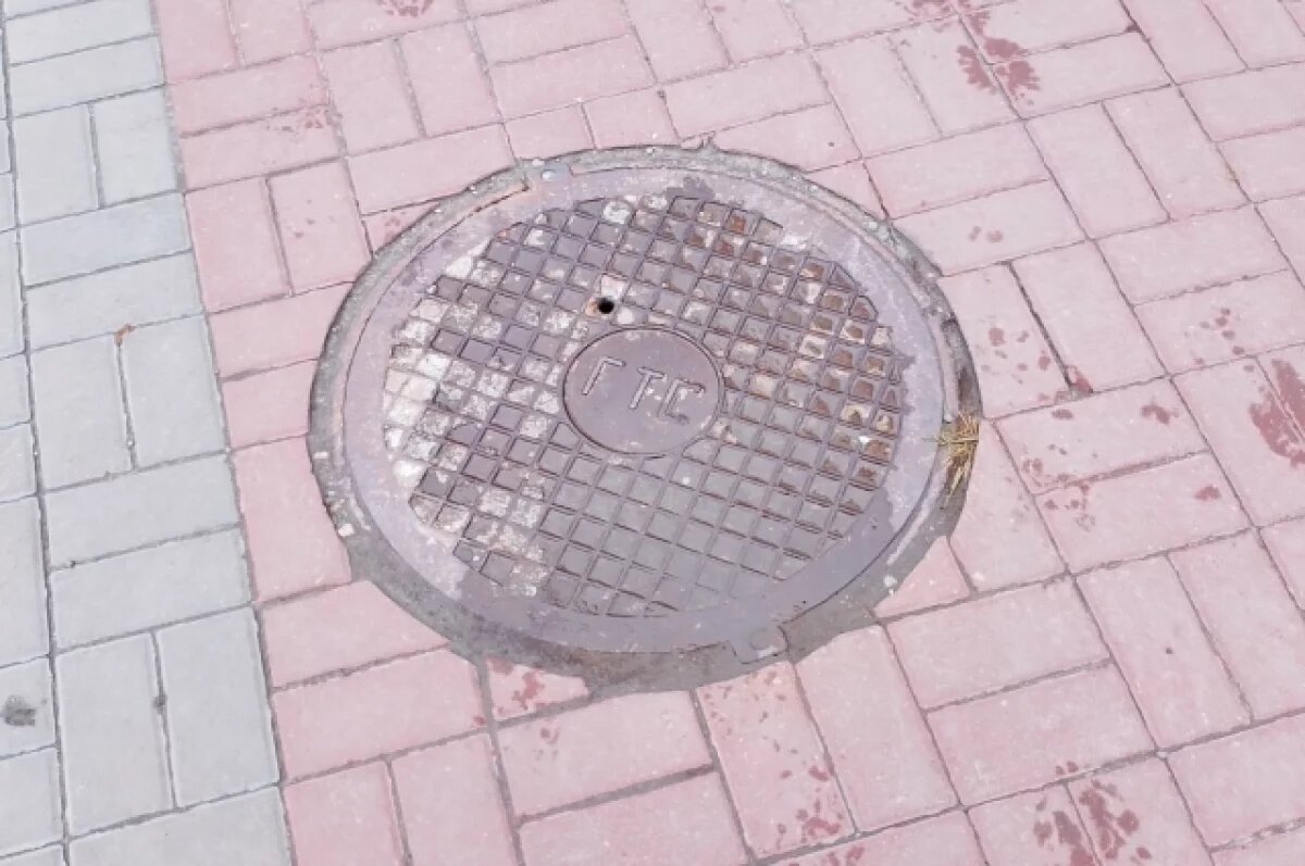    Прокуратура Крыма начала проверку из-за открытого люка на детской площадке