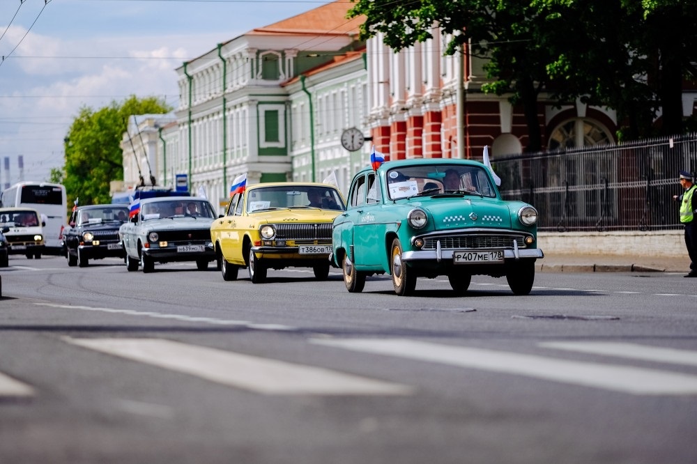 https://rodionov-club.ru/blog/2025/05/22/parad-retro-transporta-v-sankt-peterburge/