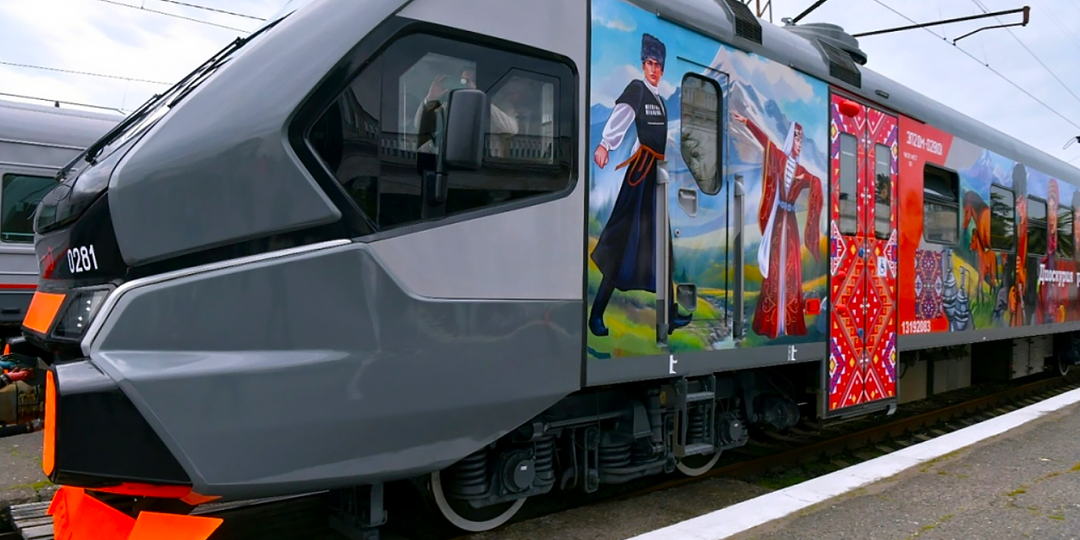 Какими поездами и самолетами можно добраться до Абхазии летом 2025 года?