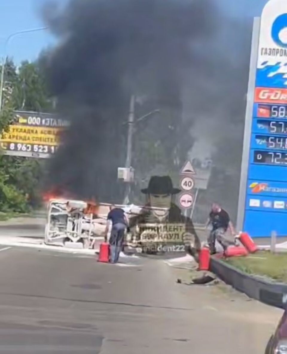    ДТП на выезде из Барнаула. Источник: кадр видео, t.me/incident22