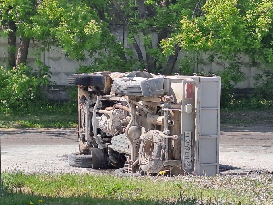    Место ДТП на выезде из Барнаула. Источник: "Толк"