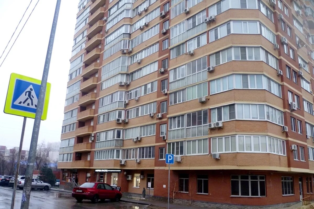    Жильцы многоэтажки на Циолковского надеются, что их дом всё же приведут в порядок.