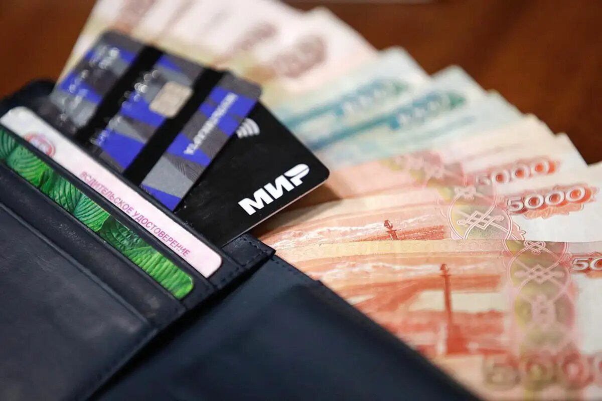    Банковские карты и российские рубли. © Госдума РФ