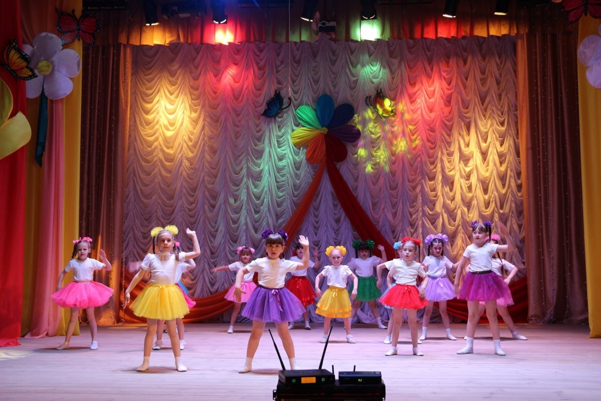 Юные танцоры - участники фестиваля "Цветик-семицветик"