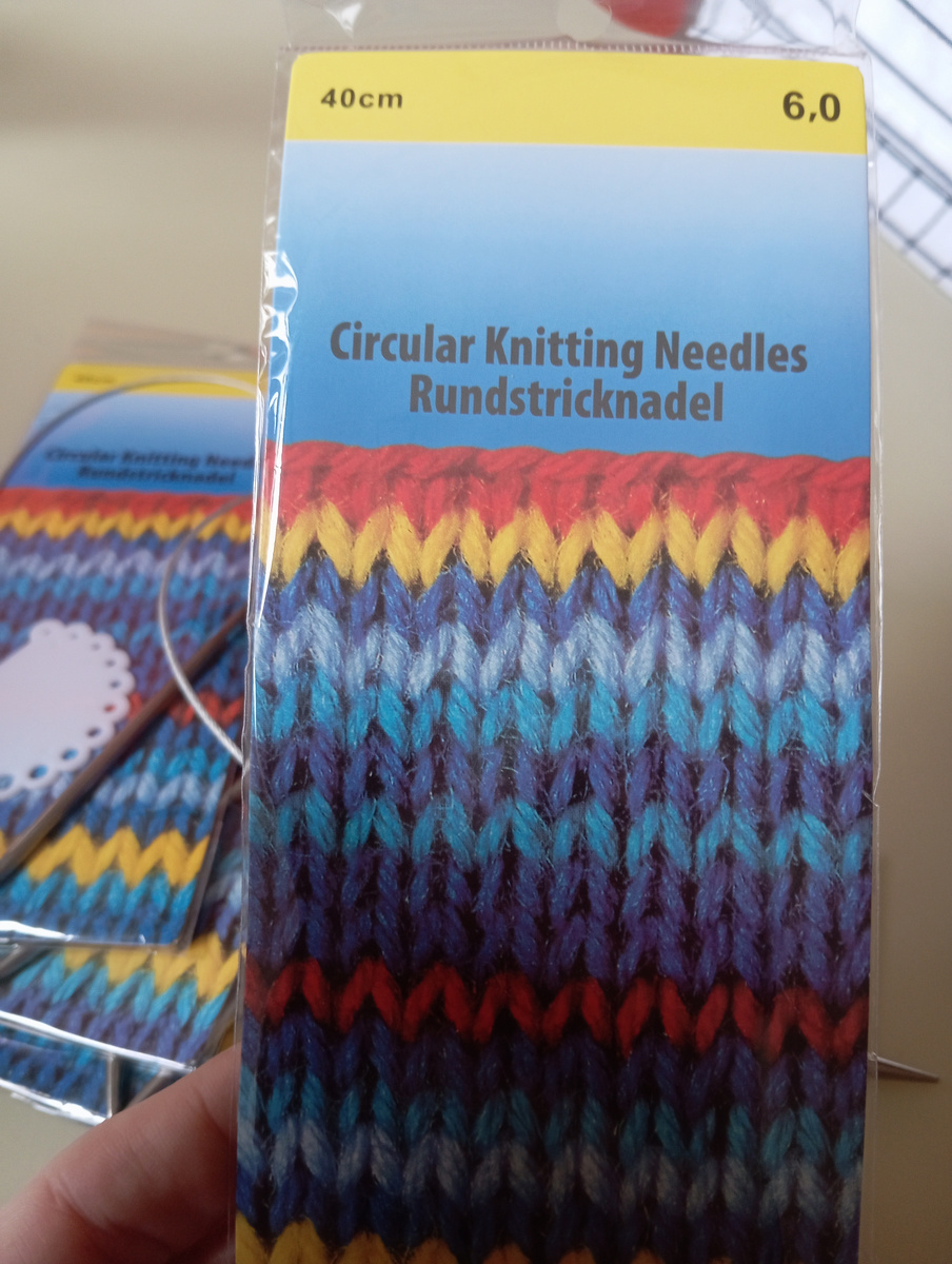 "Спицы круговые для вязания" на английском и немецком языках