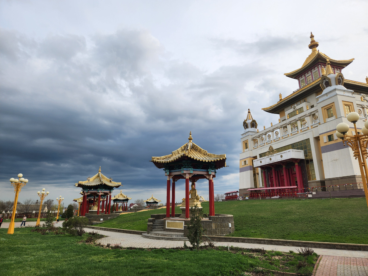Хурул "Золотая обитель Будды Шакьямуни". Элиста, Калмыкия