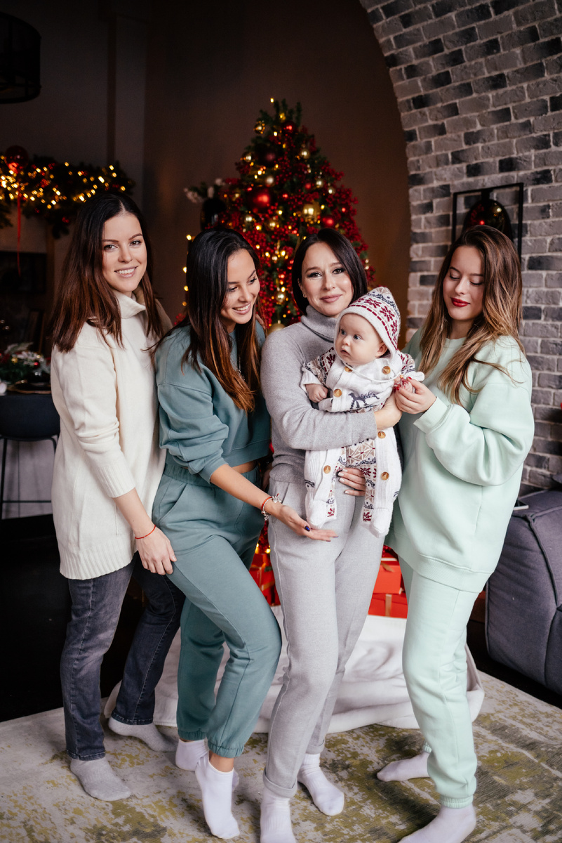 Я со своими девочками и внучкой