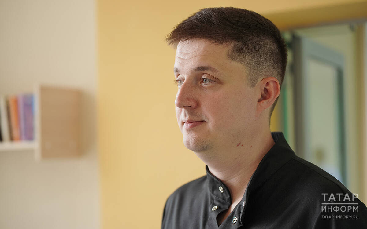 Рустем Фасахов: «Травма крайне серьезная, так как повреждаются кисть, сухожилия и нервы. Они трудно поддаются восстановлению»Фото: © Владимир Васильев / «Татар-информ»