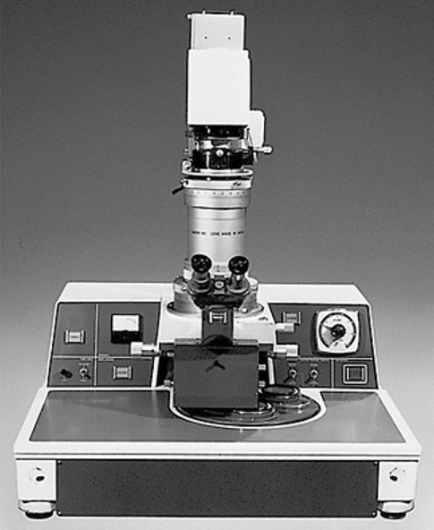Проекционная печатная камера Canon PPC-1 (проксимальный фотолитограф = разновидность контактного фотолитографа). 1970 год. Разрешение 5 микрон. Изображение: global.canon