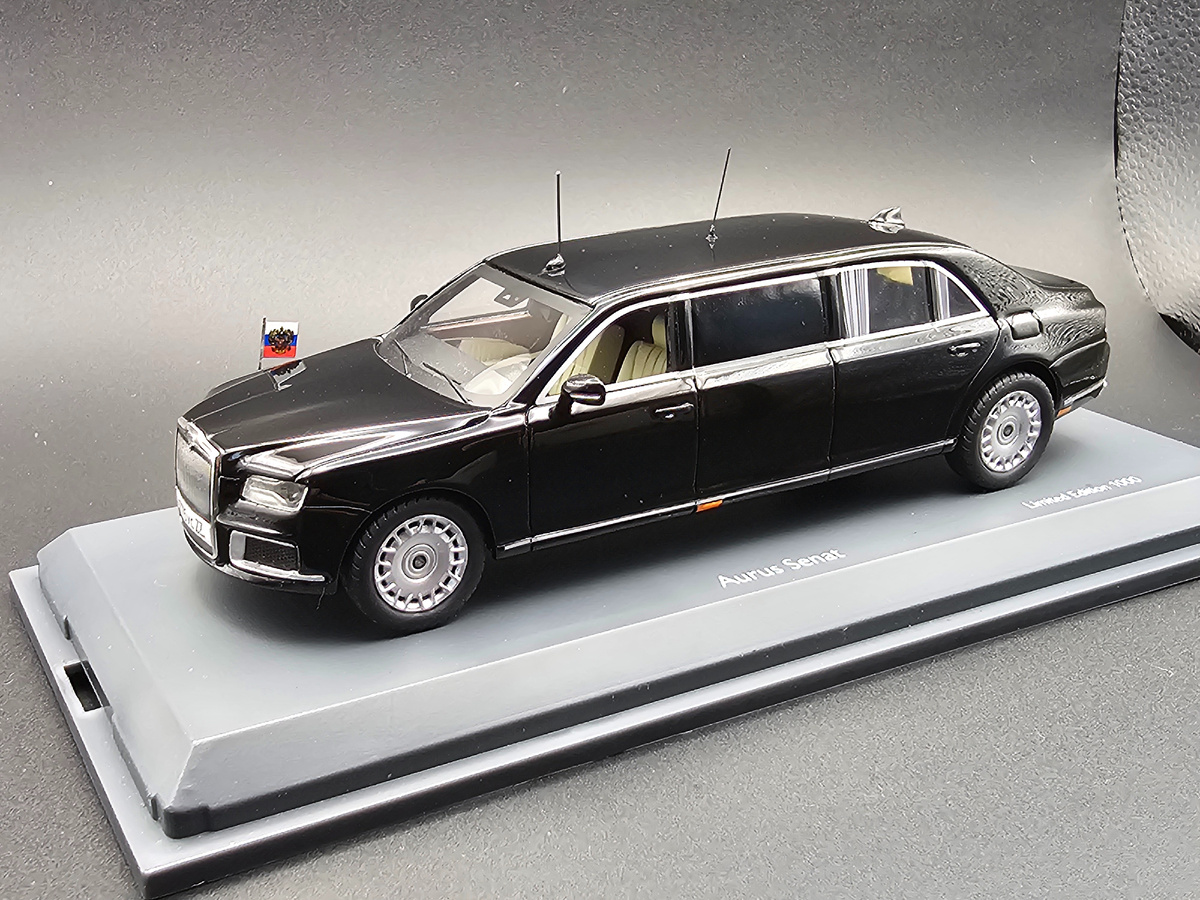 Модель Президентского лимузина от фирмы SchucoProR43.