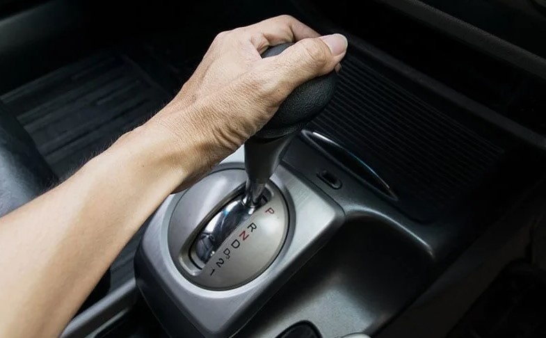 Мастер по ремонту АКПП поставил жирную точку: Нужно ли переводить селектор в N или P при остановках, или лучше стоять на D