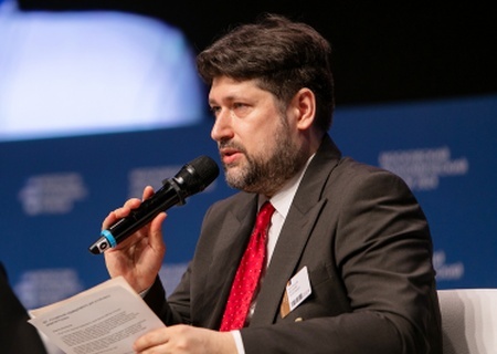    Иллюзии потепления отношений. Трамп не собирается помогать России, а смотрит на нас, как на добычу. Мнение Василия Колташова