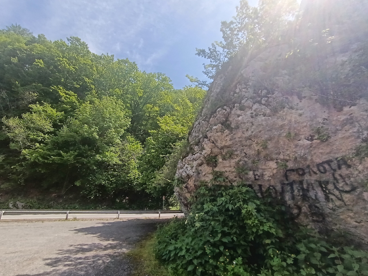 Казачий камень, с автографом плохо людей