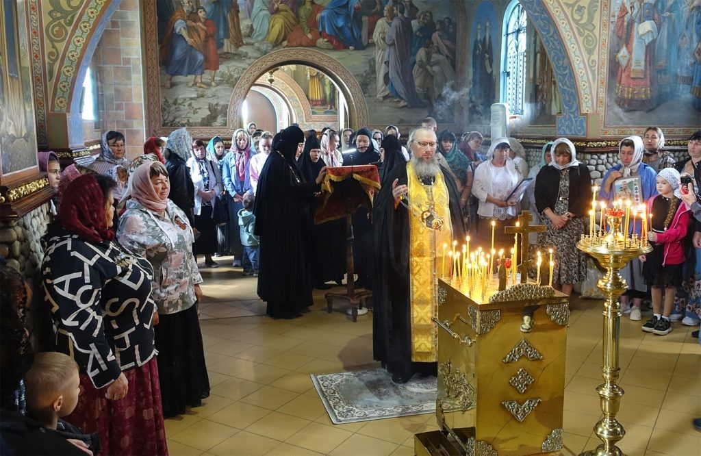    Заупокойная служба в женском монастыре святой Марии Магдалины Лариса Криволуцкая