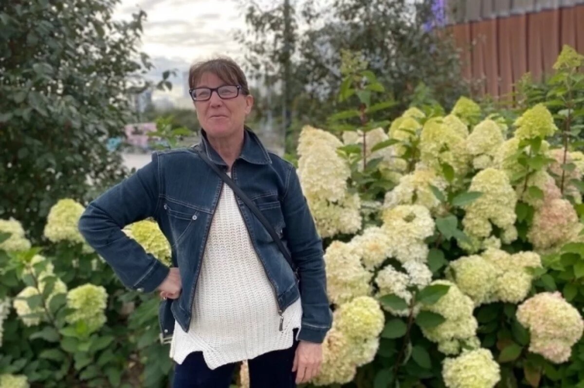    Женщина приехала в село работать маляром-штукатуром