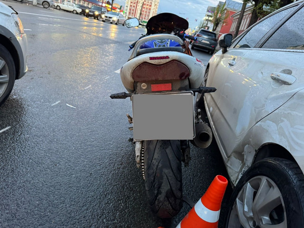    В Кирове столкнулись мотоцикл и автомобиль