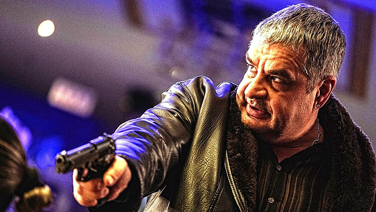 Жестокий просчёт авторов сериала "Пингвин"! Взяли бы на главную роль не Колина Фаррелла, а Франка Ламмерса, кучу времени и денег на гриме сэкономили бы.