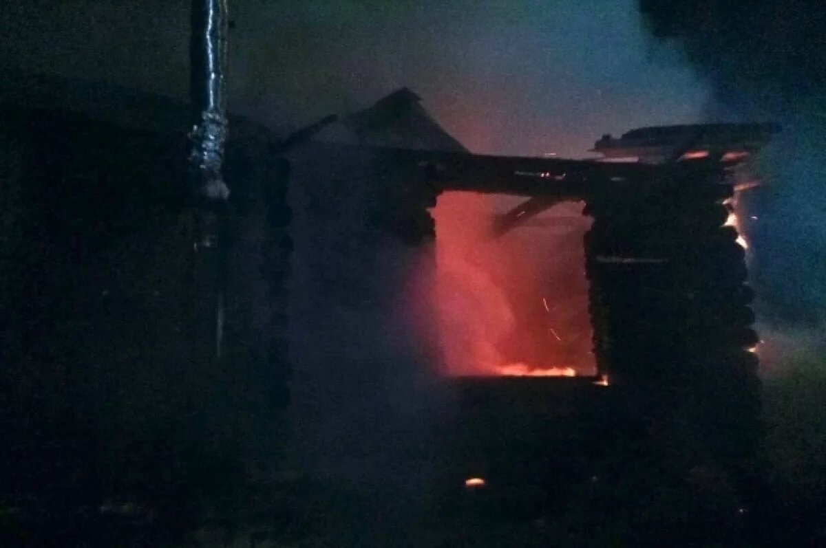    В Кинеле во время ночного пожара в частном доме пострадал человек