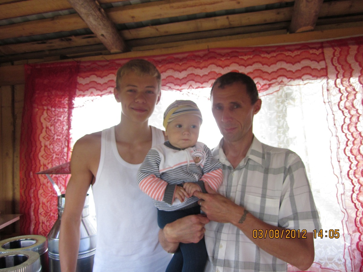 Таким я был (слева), когда только начал тренироваться - буквально пару месяцев.