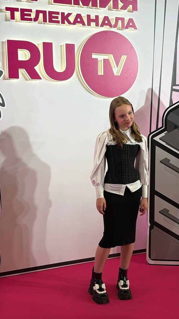    Исполнительницы Sigma Boy: первое фото Мария Янковская (12 лет), второе Бэтси (11 лет) Андрей Сучков