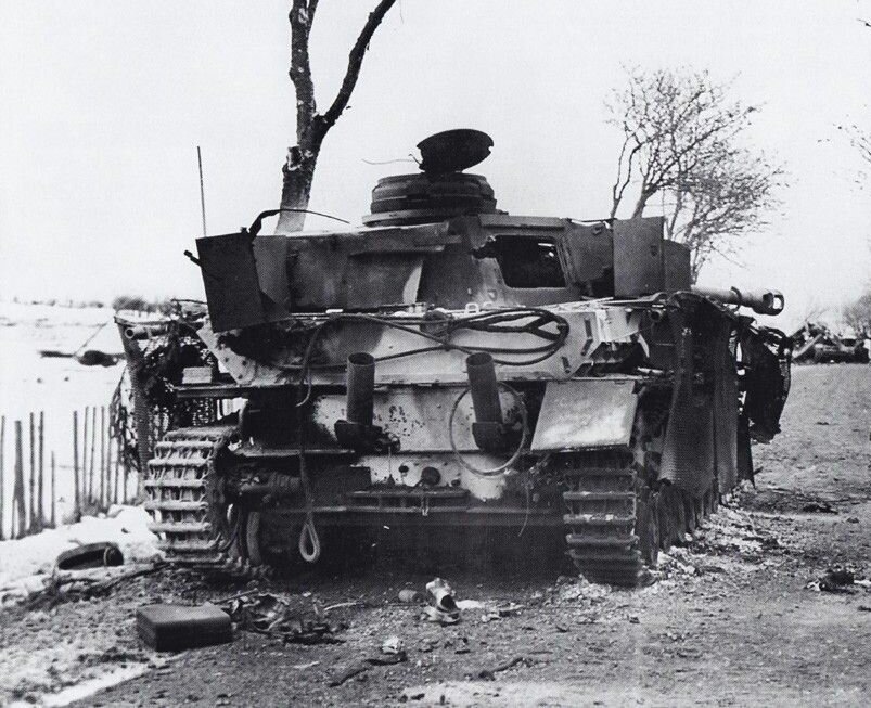 Уничтоженная, немецкая "четверка" с экранами.