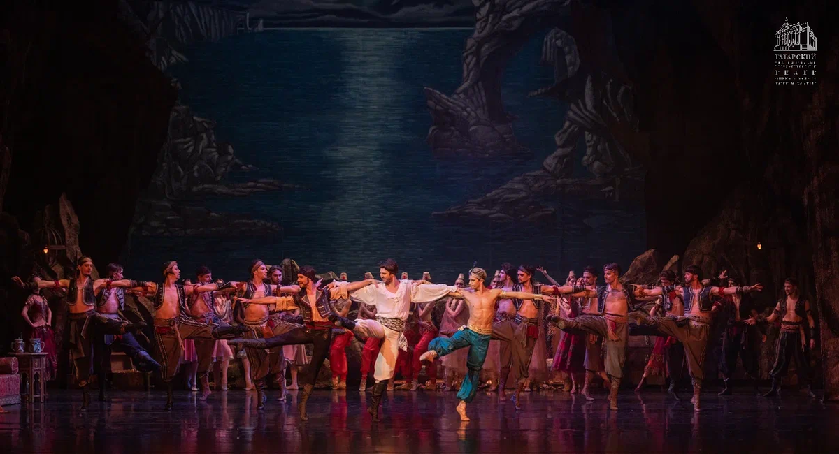 Конрад - ЭРНЕСТ ЛАТЫПОВ (Михайловский театр); раб Али - ОЛЕГ ИВЕНКО (ТАГТОиБ им. Джалиля); Бирбанто - АНТОН ПОЛОДЮК (ТАГТОиБ им. Джалиля)