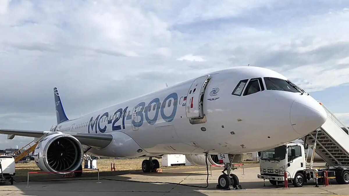    Самолёт МС-21-300.