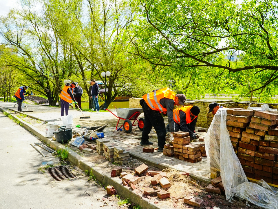 Ремонтные работы в парке