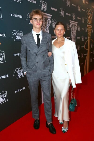 Леон Кемстач со своей мамой