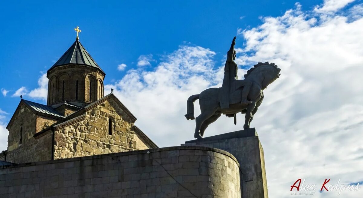 Царь Вахтанг Горгасали и Метехский храм. Тбилиси, Грузия